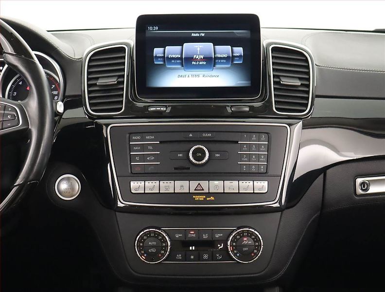 Mercedes-Benz GLS (2016) 500 4MATIC - fotka 12 z 29
