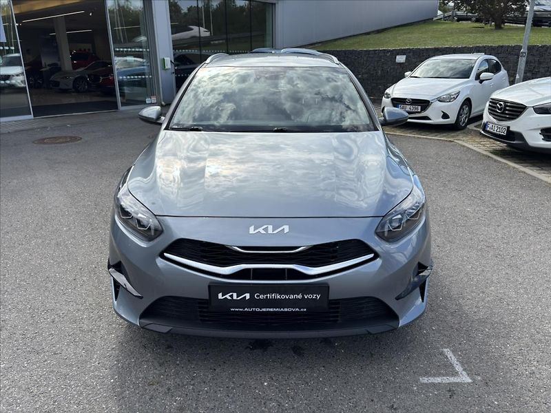 Kia Ceed 1,5 TGDi 118kW TOP ZÁRUKA - fotka 8 z 39