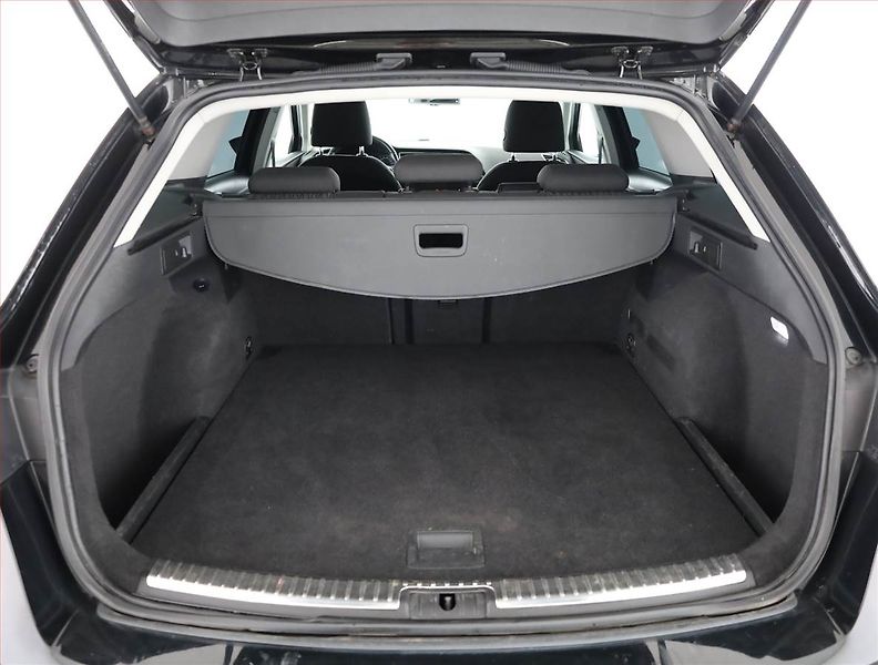 Seat Leon (2015) 1.6 TDI, Tempomat - fotka 15 z 16