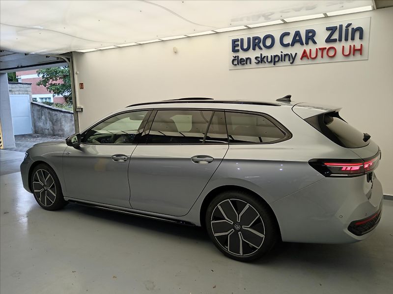 Volkswagen Passat 2,0 Rline People  TDI - fotka 4 z 19