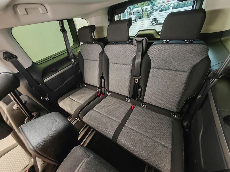 Toyota ProAce Verso 2,0D L2 8AT Family 8S - fotka 12 z 24