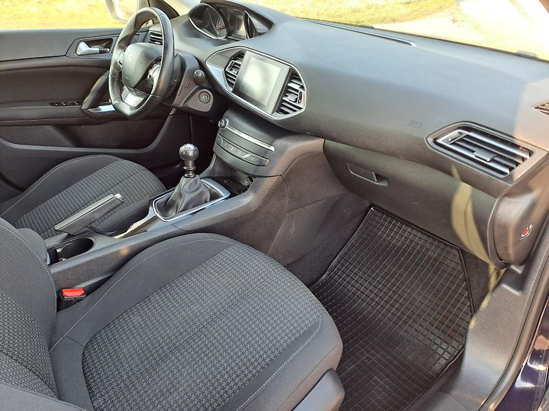 Peugeot 308 (2018) 1.6 HDi SERVISKA PĚKNÝ STAV - fotka 12 z 31