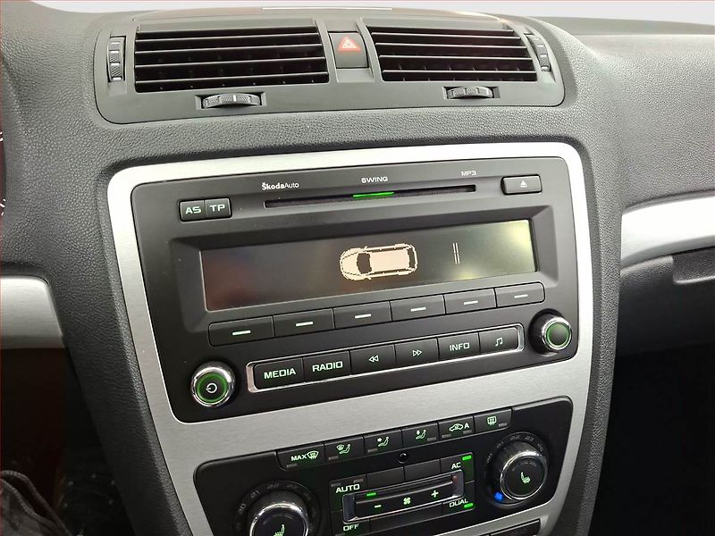 Škoda Octavia (2012) Scout 1.8 TSI, 4X4 - fotka 19 z 19