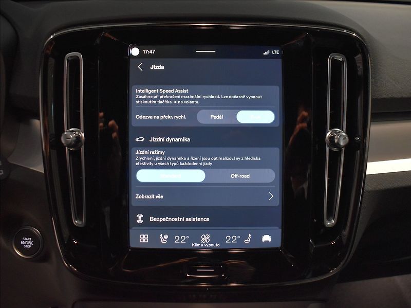 Volvo XC40 (2026) 2,0 B3  Core - fotka 18 z 24
