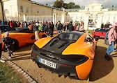 Luxusní supersporty projely západ Čech, milionové rarity přibrzdily v Kynžvartu