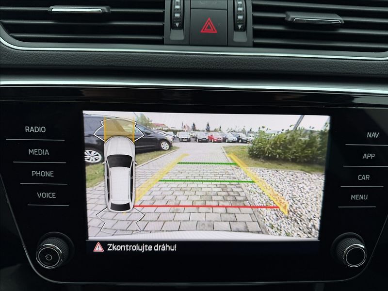 Škoda Superb 2.0 TDI Ambition/Virtual/ACC - fotka 13 z 25