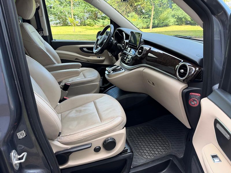 Mercedes-Benz Třídy V 250 D Avantgarde L 4matic - fotka 24 z 28