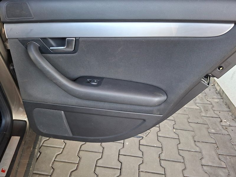 Audi A4 (2007) 2.0TDI 103kW AUT - fotka 28 z 36