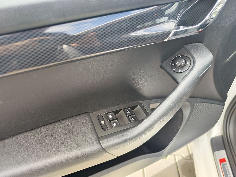 Škoda Octavia 2.0 TDI/135kW RS - fotka 32 z 33