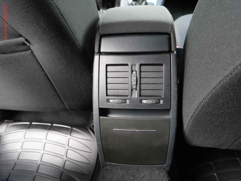 Škoda Octavia (2009) 1.9 TDi, Ambiente - fotka 23 z 24