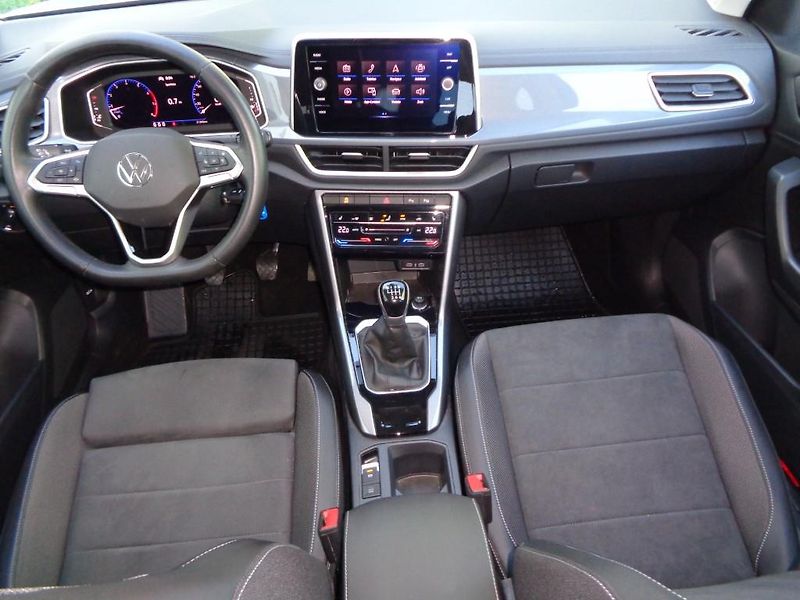 Volkswagen T-Roc 1.5 TSI Style 110 kW M6F - fotka 12 z 30