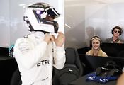 F1 2017 GP Španělska - Valtteri Bottas (Mercedes) a jeho manželka Emilia Bottas (rozená Pikkarainen), finská plavkyně