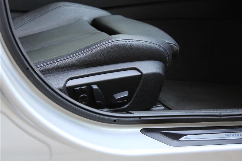 BMW Řada 3 320i GT / xDrive / HUD / 360° - fotka 33 z 49