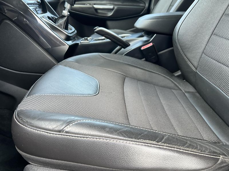 Ford Kuga 2.0TDCi 4x4 TEMPOMAT KLIMA ALU - fotka 11 z 41