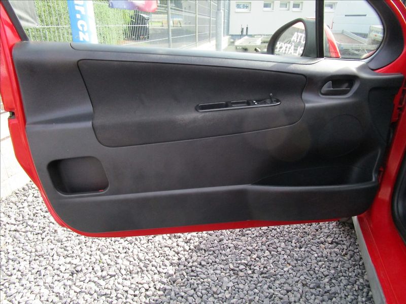 Peugeot 207 1.4i 54kW - fotka 14 z 35