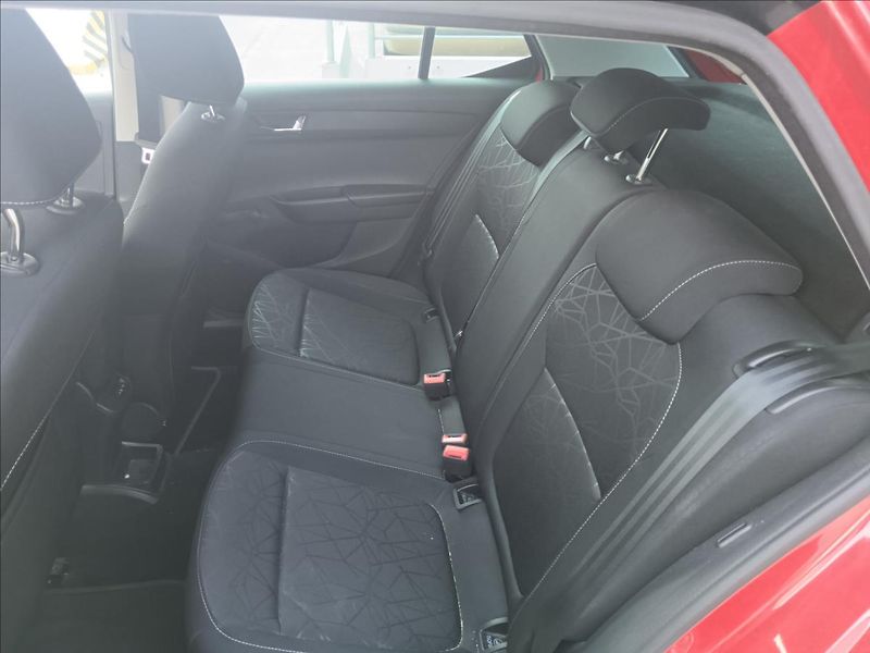 Škoda Fabia 1,0 TSi Business  Clever - fotka 19 z 21