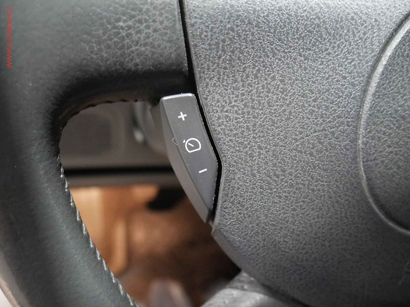 Renault Laguna (2001) 1.8 16V, Xenon, kůže - fotka 12 z 19