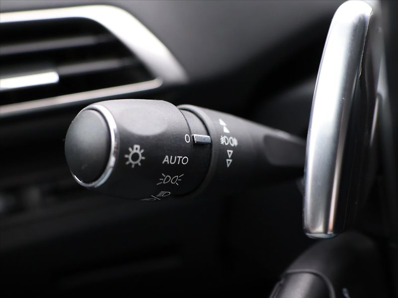 Peugeot 5008 1.6 PT 180k Aut. Allure 7-Míst - fotka 17 z 35
