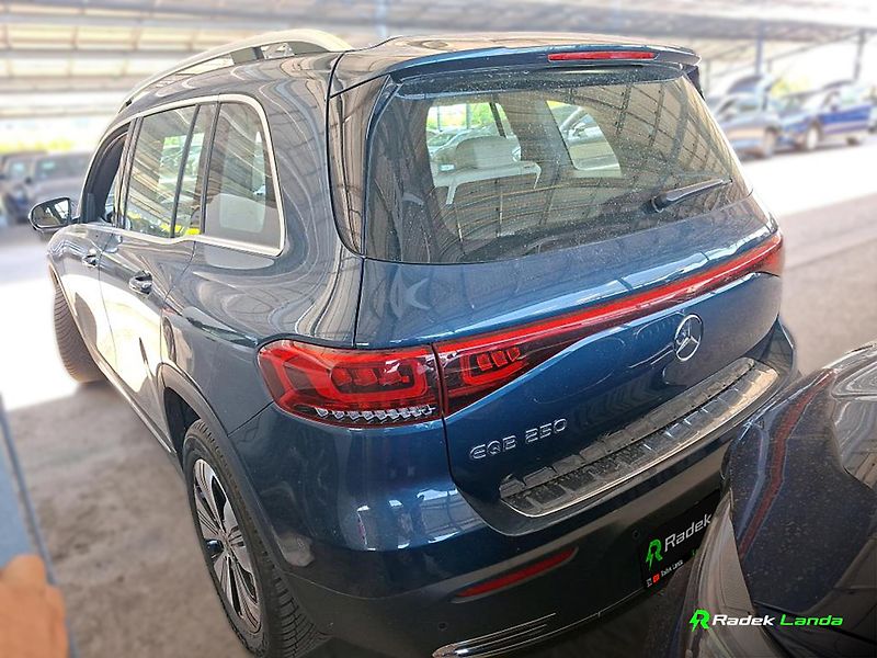 Mercedes-Benz EQB (2023) EQB 250 | 7 míst, 66 kWh - fotka 2 z 12