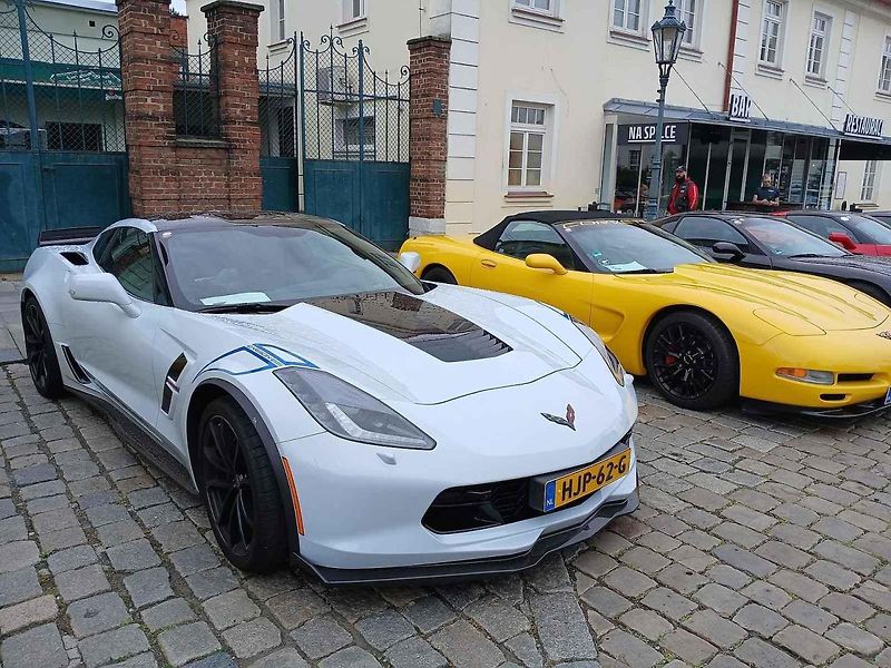 V Plzeňském Prazdroji si dali sraz příznivci amerických sportovních vozů Corvette.