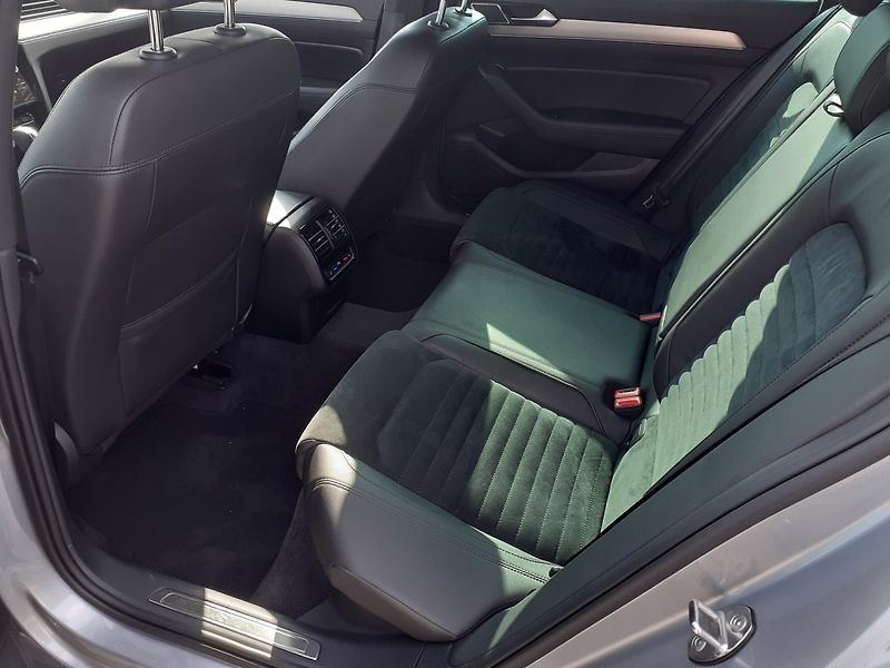 Volkswagen Passat (2018) 2.0 BiTDi 4x4 - fotka 28 z 48
