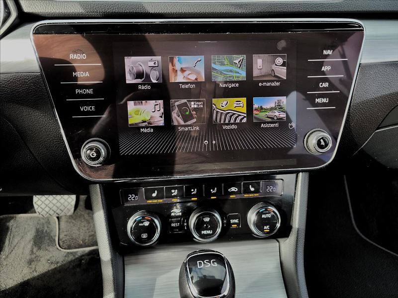 Škoda Superb 1,4 TSI,PHEV,DSG,LED,NAVI,VÝHŘ - fotka 30 z 47