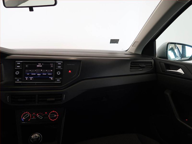 Volkswagen Polo (2018) 1.0, Tempomat - fotka 8 z 13