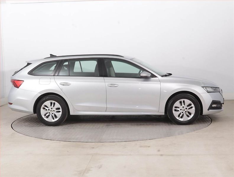 Škoda Octavia (2022) Ambition 2.0 TDI, ČR,1.maj - fotka 6 z 15