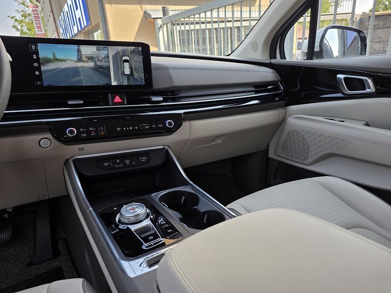 Kia Carnival (2024) 1.6-HEV-AUTOMAT-6+3MÍSTA - fotka 22 z 34