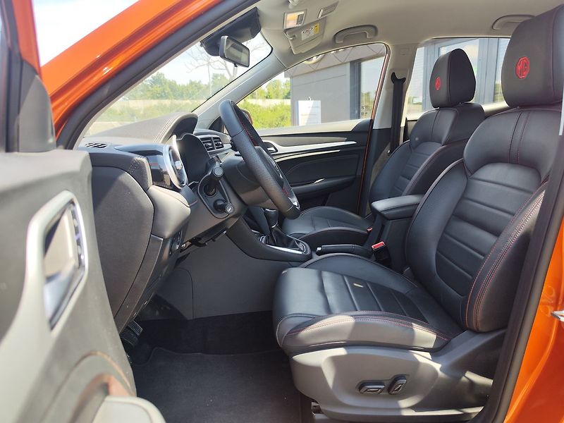 MG ZS 1.5i/78kW Emotion Plus - fotka 12 z 32