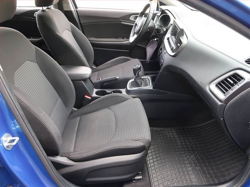 Kia Ceed (2020) Silver 1.0 T-GDI, Serv.kniha - fotka 9 z 17