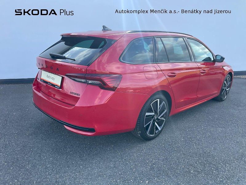 Škoda Octavia (2025) COMBI SPORTLINE 1,5 TSI M-HEV - fotka 2 z 50