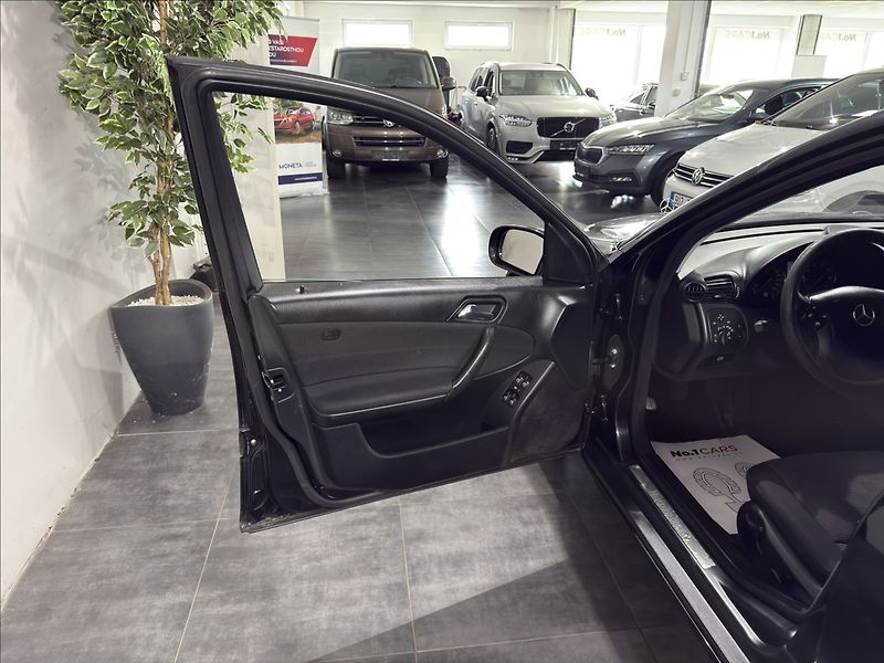 Mercedes-Benz Třídy C 1,8   200 KOMPRESOR STK 10/28 - fotka 6 z 19