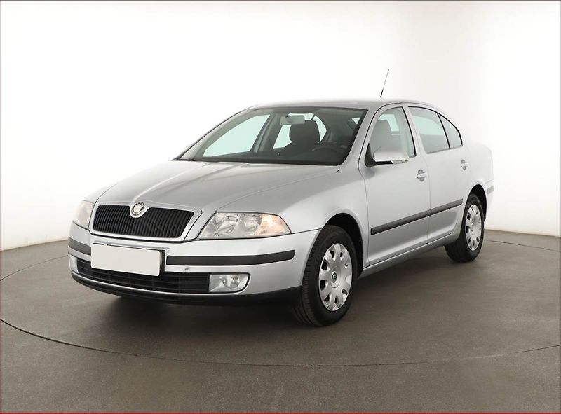 Škoda Octavia (2008) 1.9 TDI, po STK, zamluveno - fotka 2 z 11