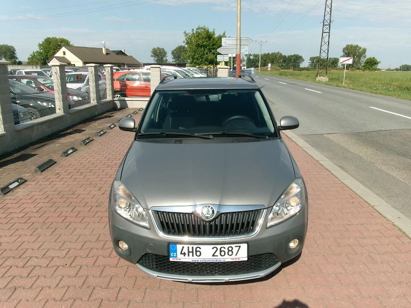 Škoda Fabia (2010) 1,2TSI SCOUT KLIMA TAŽNÉ - fotka 2 z 28