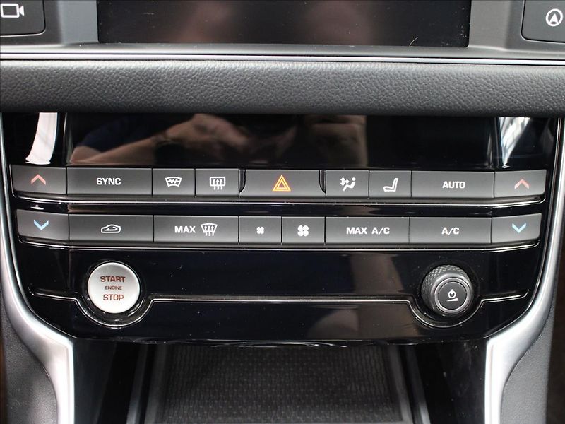 Jaguar XF 2,0 d 132KW Navi, Kůže, Aut, - fotka 26 z 34
