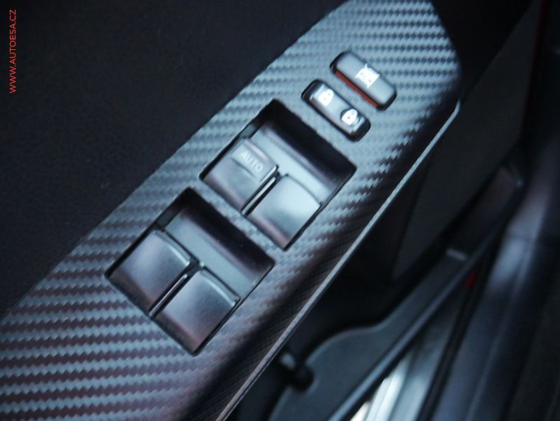 Toyota RAV4 (2013) 2.2 D-4D 4x4, AC, TZ, kamera - fotka 13 z 21