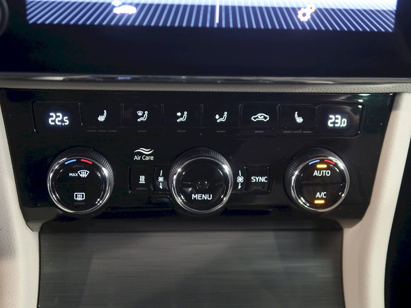Škoda Superb (2022) STYLE 2.0TDI 147KW 4x4 DSG - fotka 32 z 41