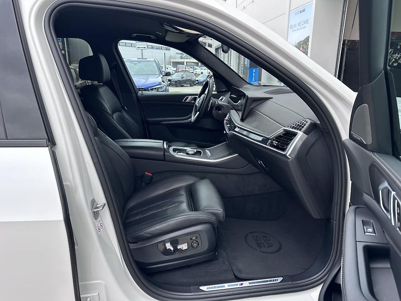 BMW X5 xDrive40d M-Sport PRO - fotka 9 z 33