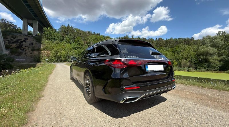 Mercedes-Benz Třídy E (2023) E220d, AMG, TOP výbava, záruk - fotka 6 z 18
