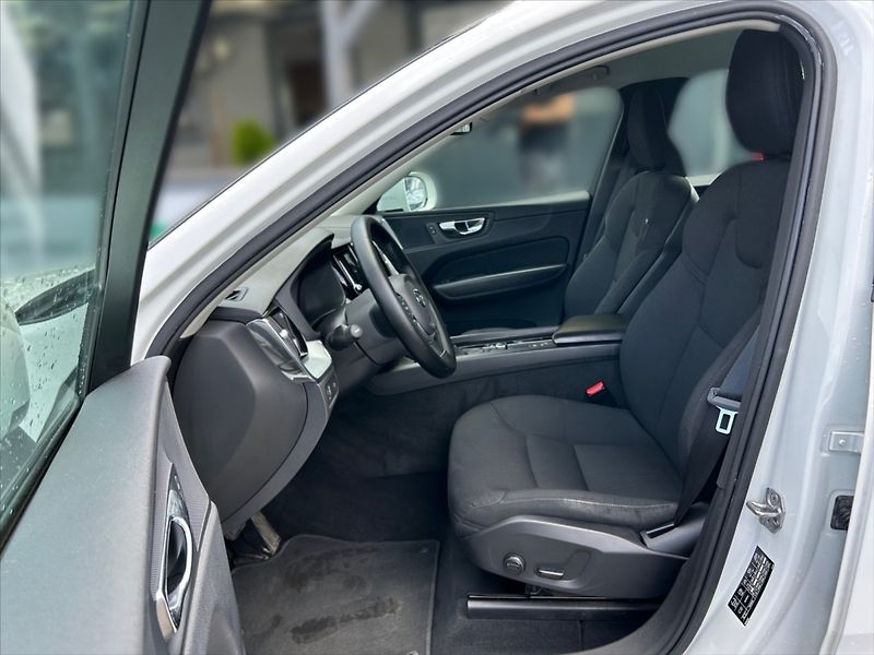 Volvo XC60 2,0 T5 Momentum AT - fotka 7 z 11