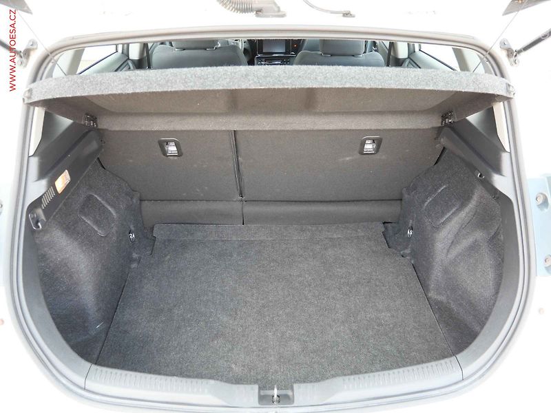 Toyota Auris (2019) 1.6i, ČR, AC, tempo - fotka 7 z 20