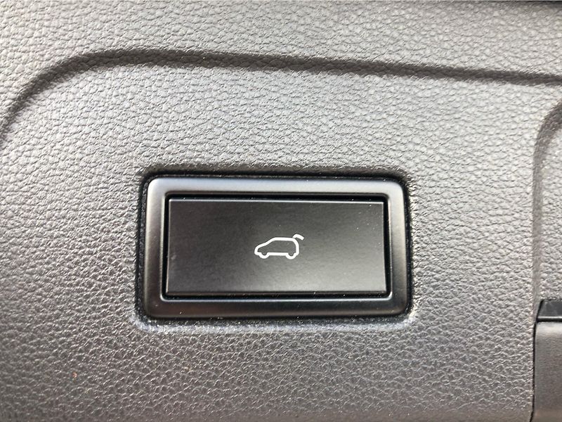 Volkswagen Touran 1,5 TSI - fotka 27 z 29