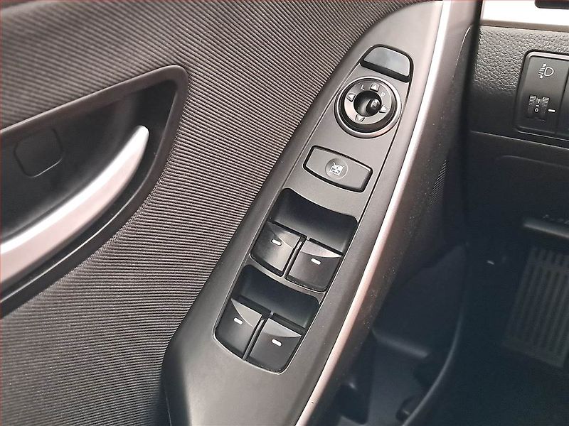 Hyundai i30 (2015) 1.6 MPI, ČR,1.maj, Serv.kniha - fotka 18 z 19