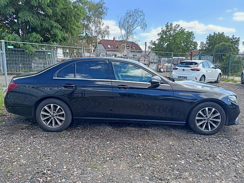 Mercedes-Benz Třídy E (2018) E 200d / poškozen motor - fotka 3 z 23