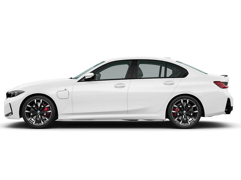 BMW Řada 3 (2025) 330e xDrive Sedan - fotka 3 z 10