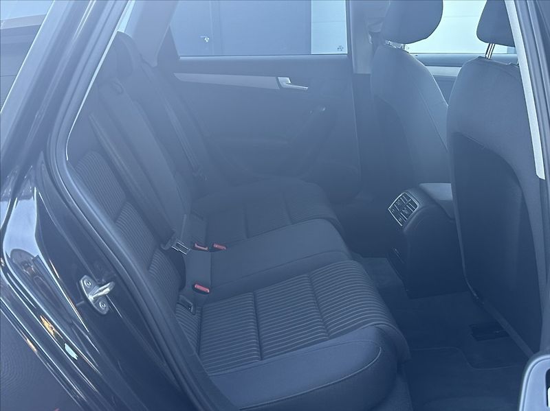 Audi A4 3,0 TDI 204PS  Ambiente A/T - fotka 18 z 49