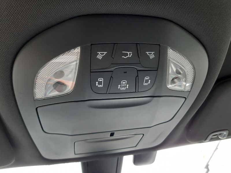 Chrysler Pacifica (2019) 3,6L SPORT, REZERVACE - fotka 32 z 48