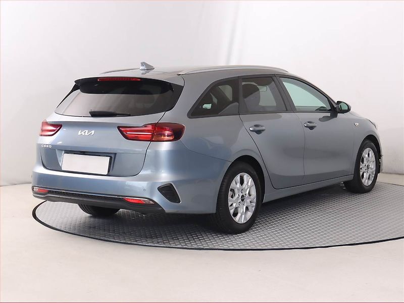 Kia Ceed (2023) Silver 1.5 T-GDI - fotka 5 z 20