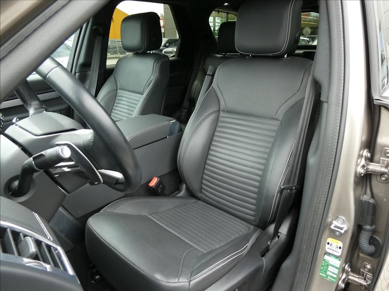 Land Rover Discovery 3,0 D250 R-Dynamic SE 1Maj DPH - fotka 16 z 51